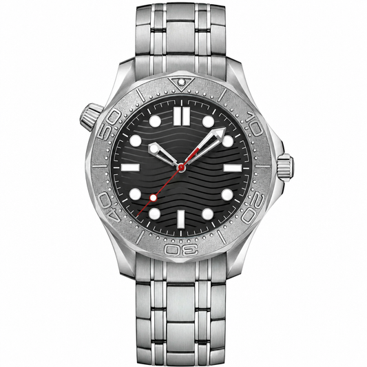 Diver style watch with black dial and stainless steel bracelet 42mm